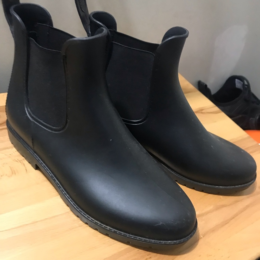 Size 9 Matte Black Chelsea boots
